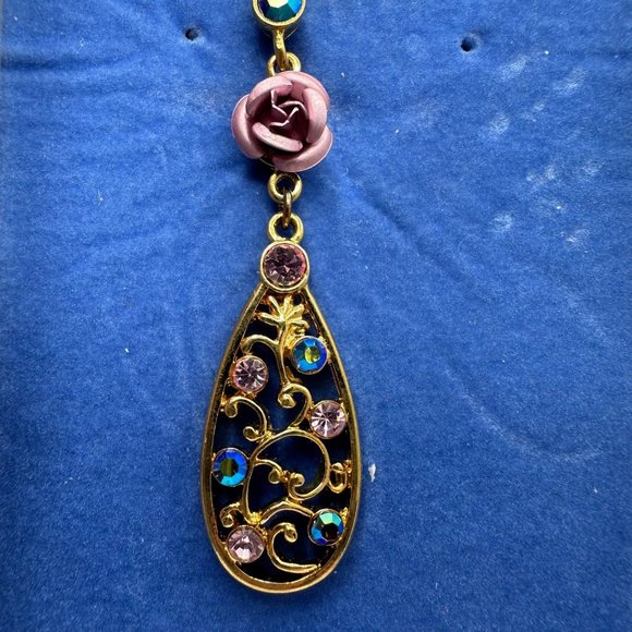 Avon Necklace Purple Rose Pendant Rhinestone Gold Tone Fashion Accessory - Picture 1 of 9